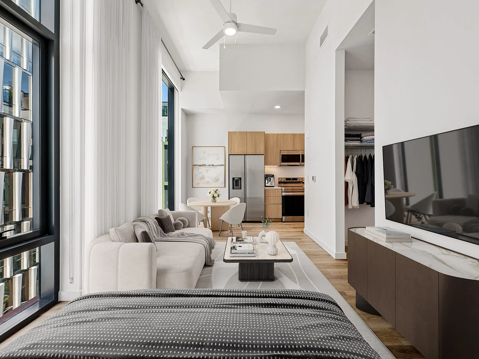 2 bed, 915 sqft, $4,380 — Photo 2