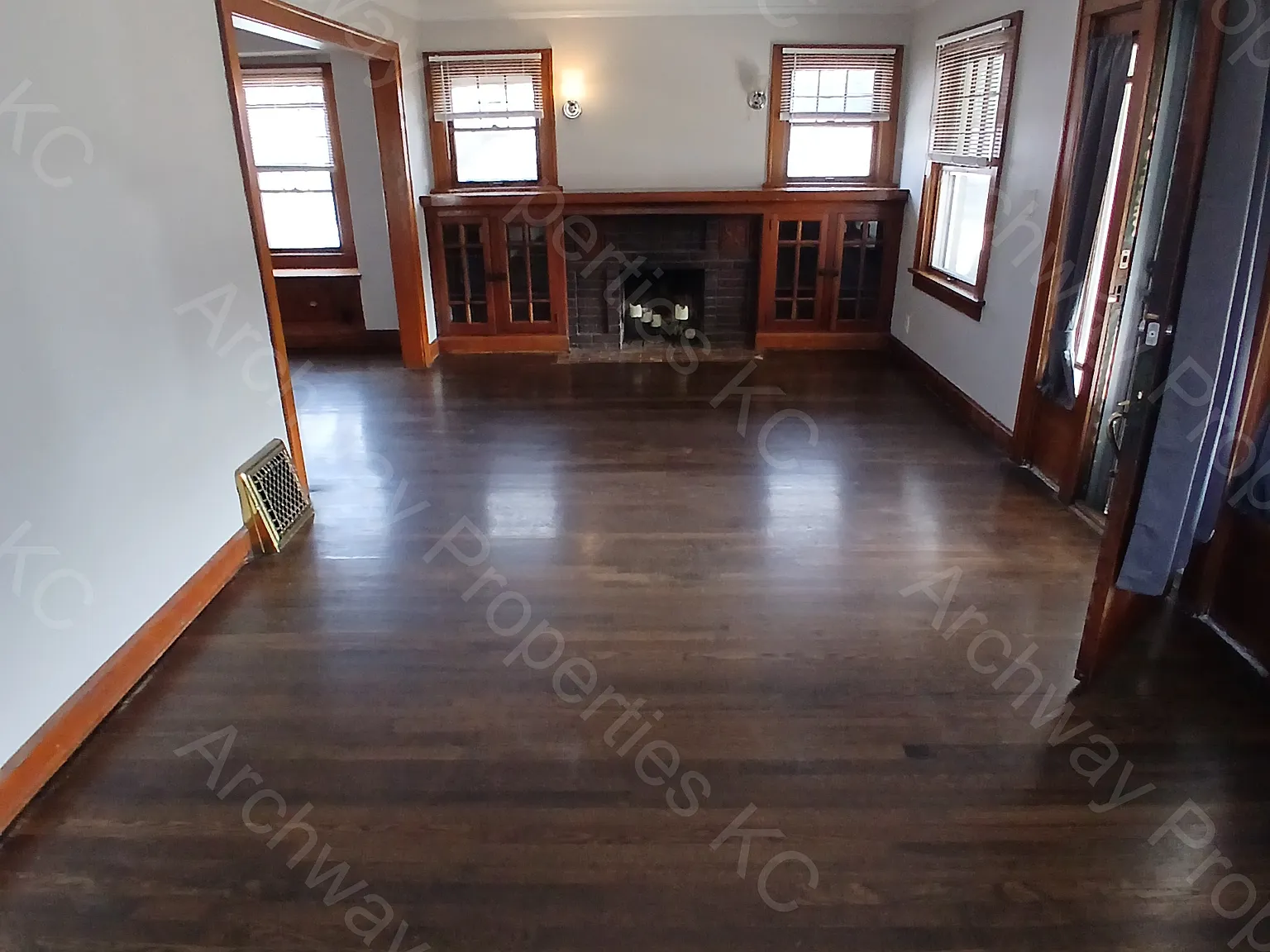 4 bed, 1.5 bath, 2308 sqft, $1,975 — Photo 4