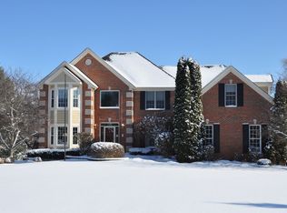 6715 Colonel Holcomb Dr, Crystal Lake, IL 60012