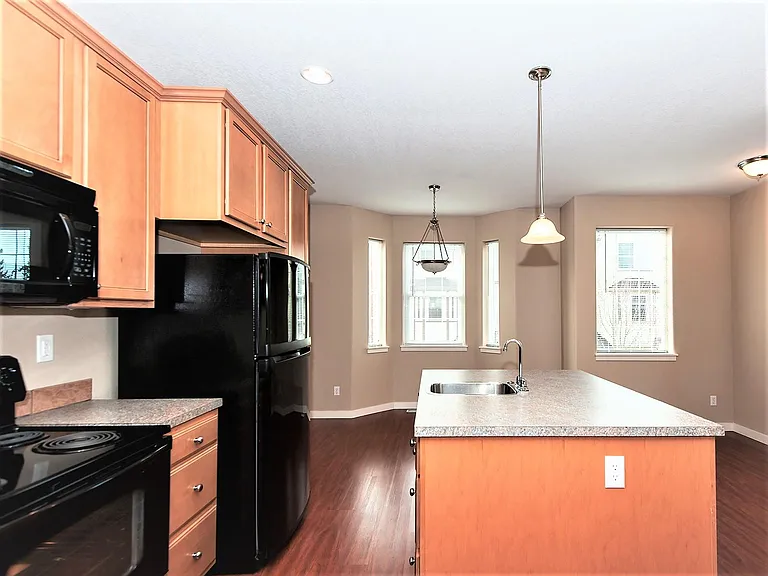 601 SE 128th Ave — Photo 3