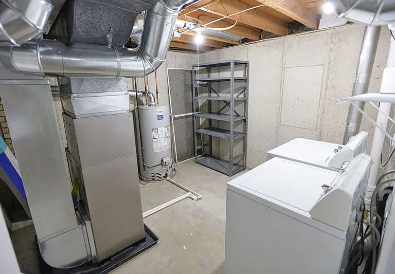 1010 N Hampton Dr NE — Photo 13