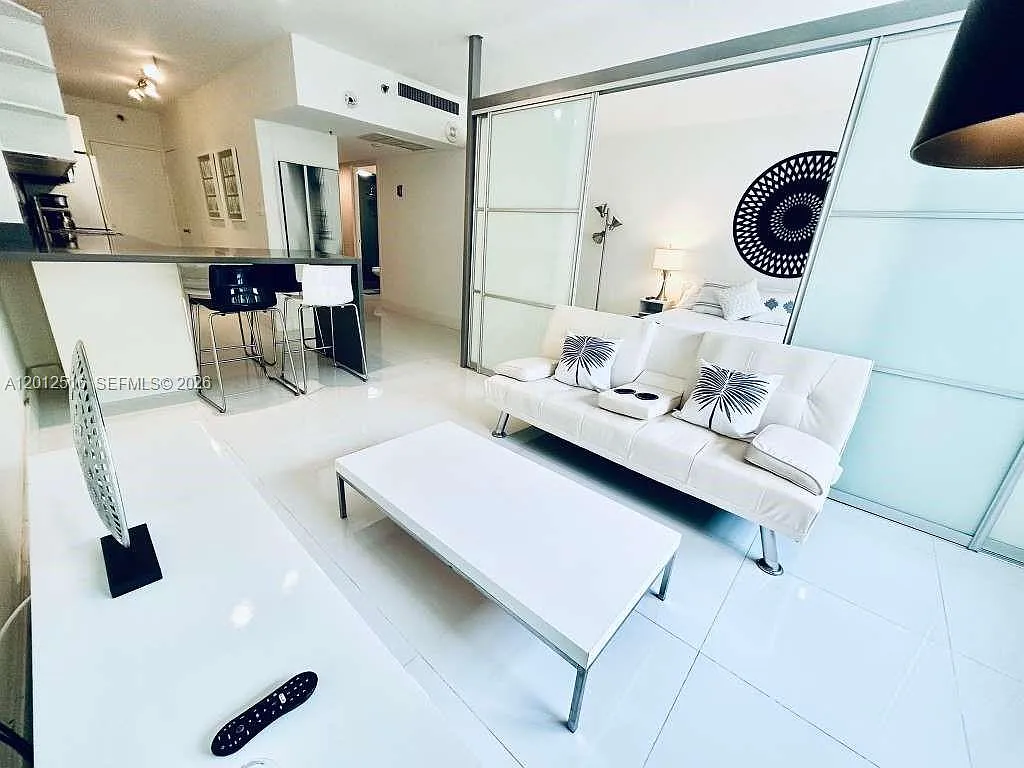 The Decoplage Condo — Photo 2