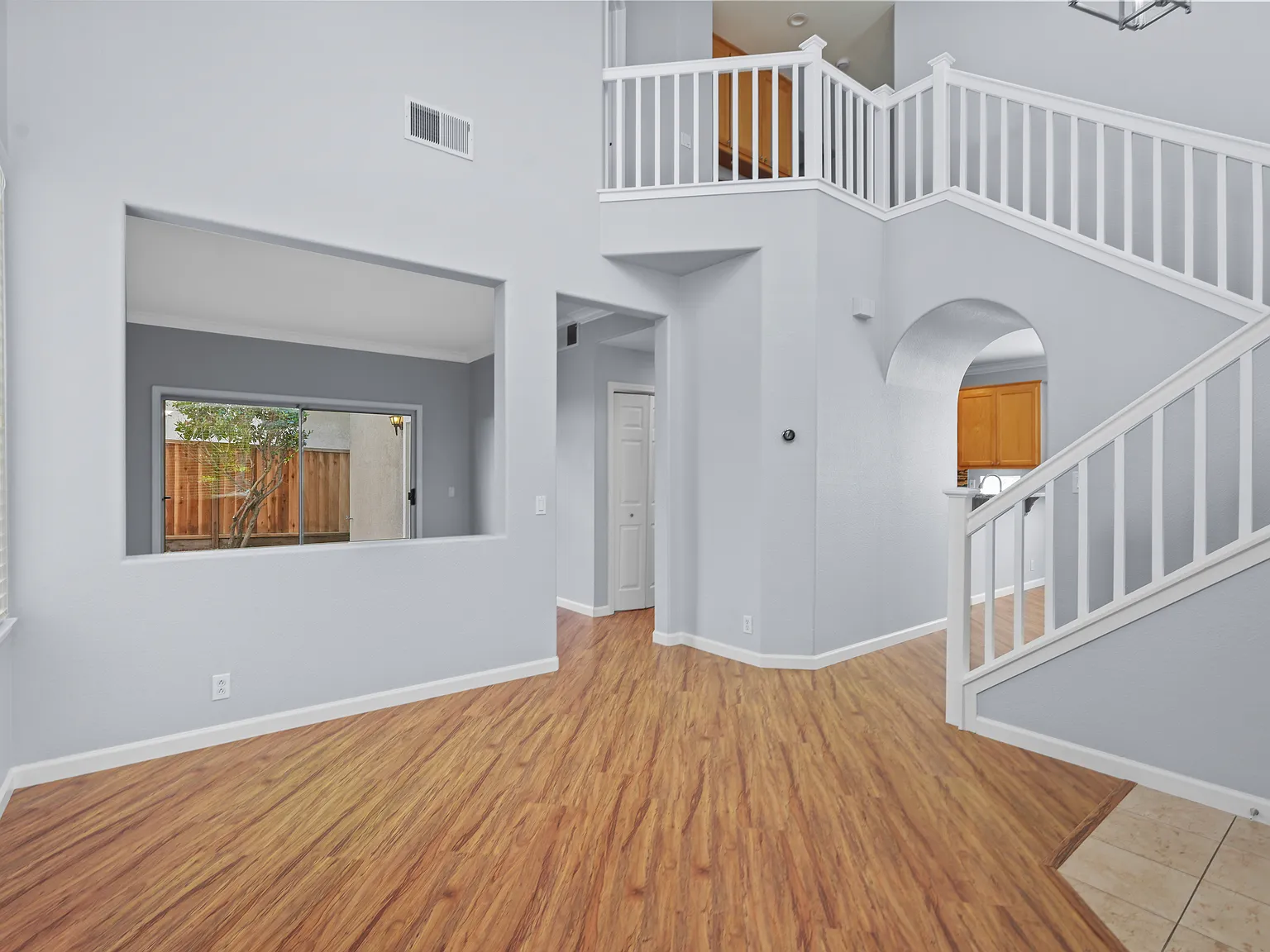 3 bed, 2.5 bath, 1657 sqft, $4,550 — Photo 4