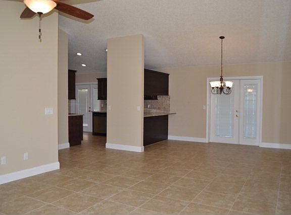 3rd image of 48 Westfield Ln