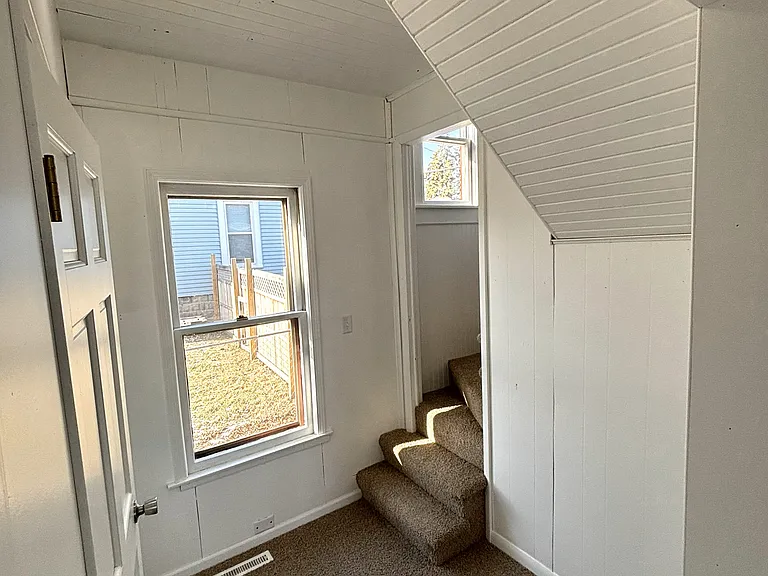 121 E Melvin Ave — Photo 9