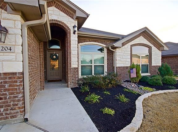 5th image of 1204 Dark Wood Dr