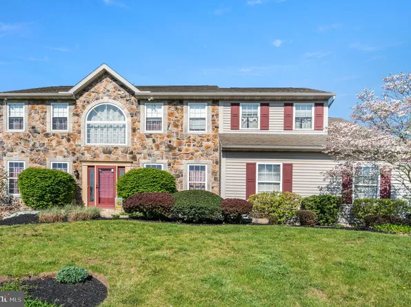 208 Ivy Ln, Douglassville, PA 19518