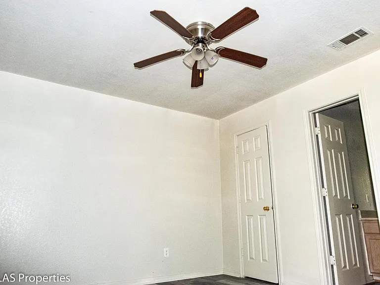 2913 Cantabrian Dr #B — Photo 21