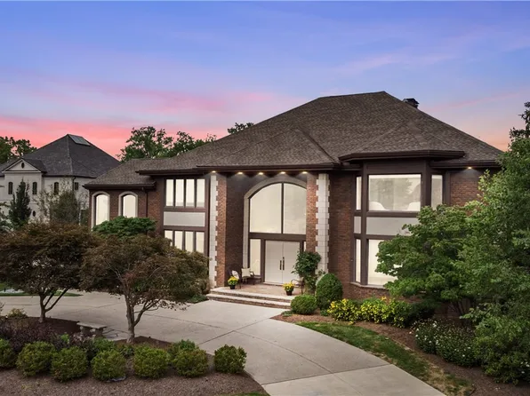 2510 Blossom Ln, Beachwood, OH 44122