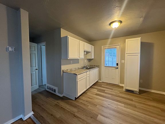 5th image of 3928 N 30th St