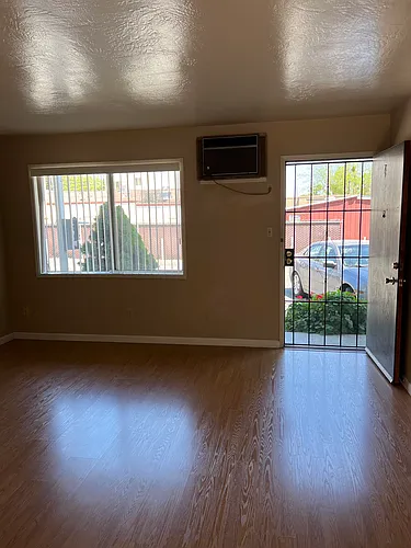 2657 Riverside Blvd Photo 1