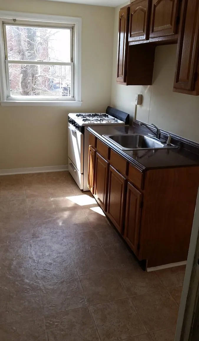 3 bed, 1056 sqft, $1,500 — Photo 4