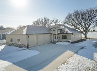 49491 Oak Tree Ln, Jackson, MN 56143