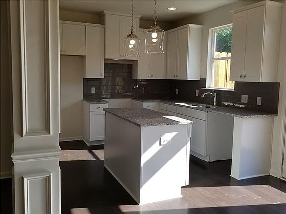 5th image of 2707 Kemp Ct