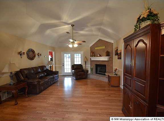 5th image of 1585 Yorkhaven Dr