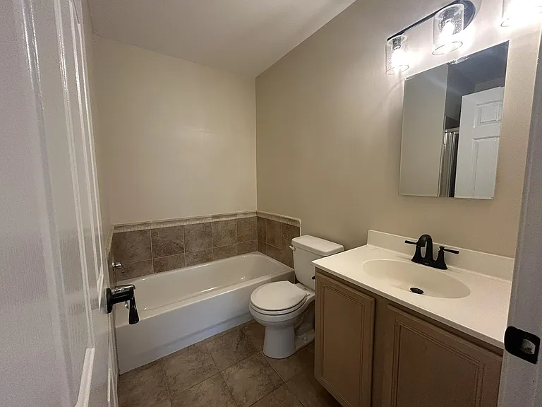 2016 Greenes Way Cir — Photo 17