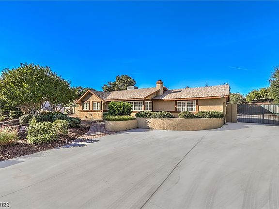 2nd image of 3075 Woods Dr