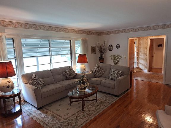 3rd image of 3259 Kalamazoo Ave SE