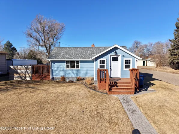 234 3rd Ave SW, Dickinson, ND 58601