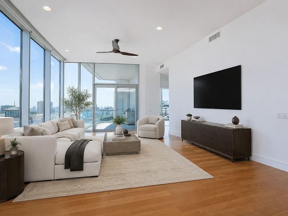 1st image of 2727 Kirby Dr APT 10-B