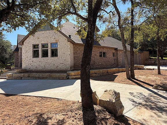 3rd image of 416 Keys Creek Dr