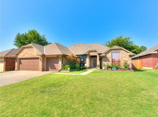 417 Tumbleweed Rd, Yukon, OK 73099