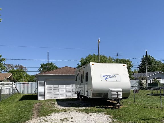 5th image of 16 Duncan Dr