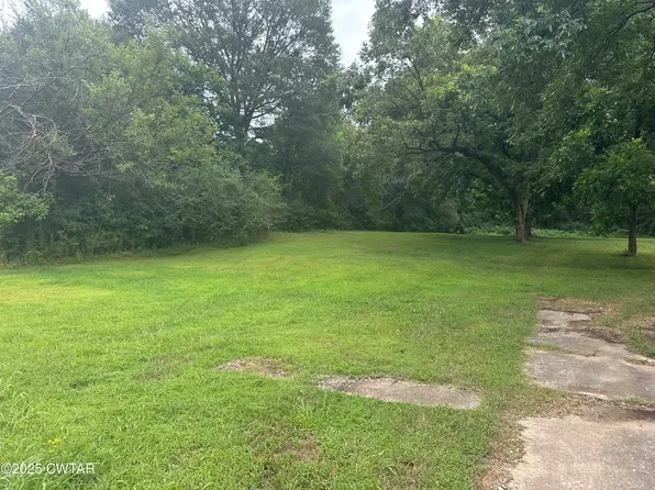 111 2nd St W #3, Henderson, TN 38340