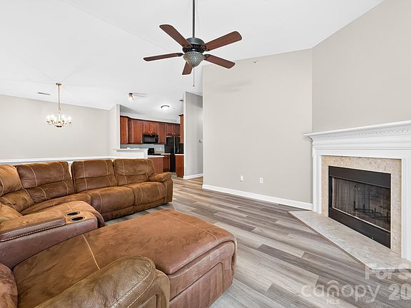 3rd image of 11721 Ridgeway Park Dr