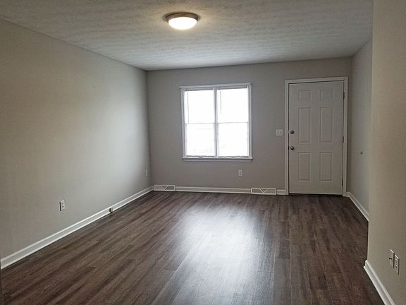 3rd image of 952 Beverly Dr SW #11