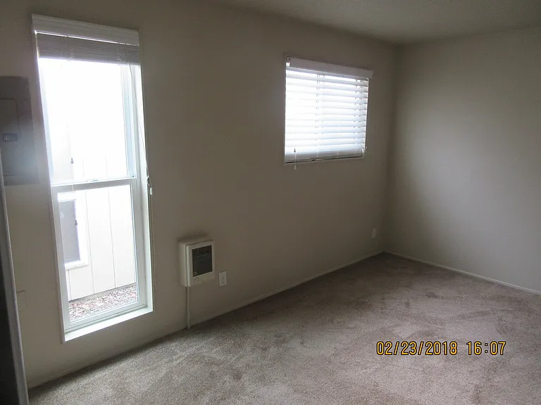 2120 NW Janssen St #J3 — Photo 4