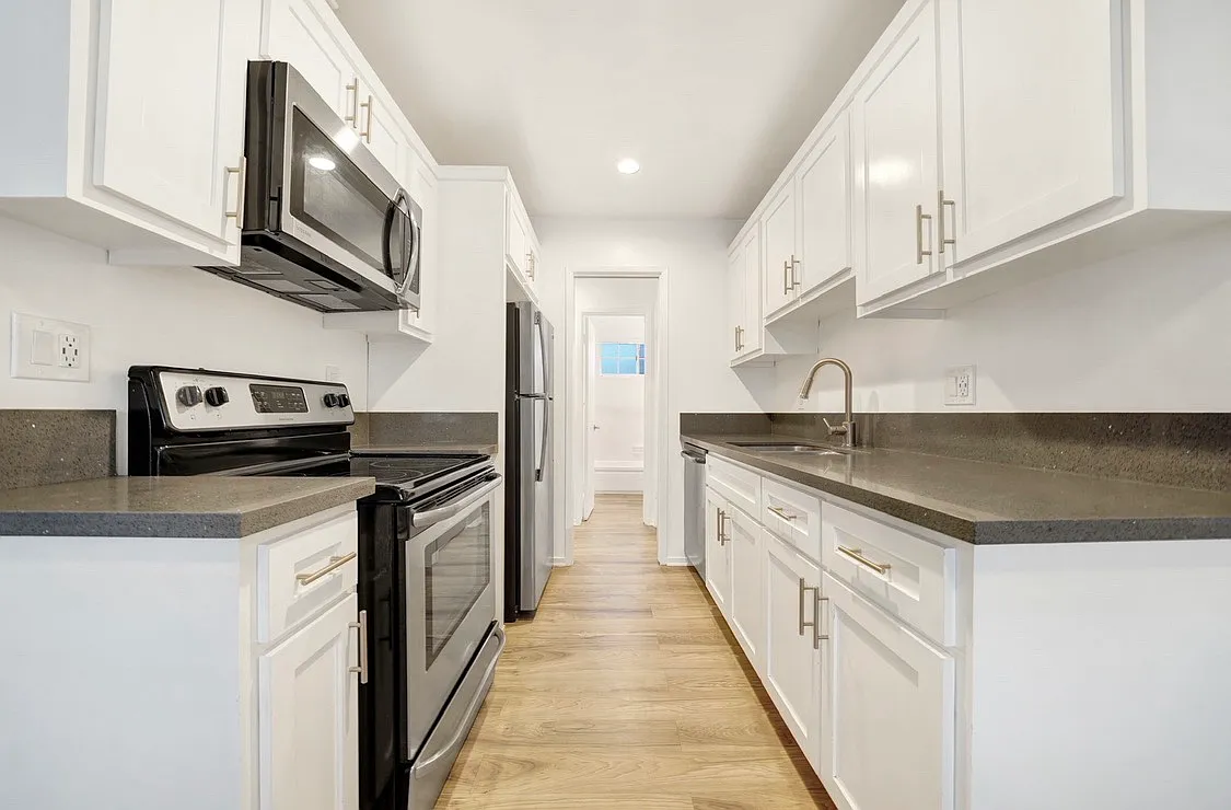 1 bed, 750 sqft, $2,450 — Photo 3
