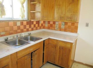 803 W 5th St, Perry, IA 50220