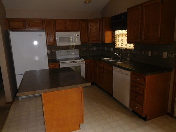 4th image of 402 Sherwood Dr