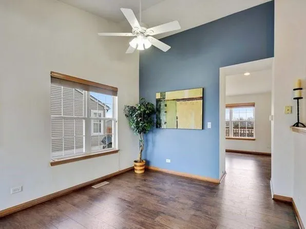 868 Genesee Dr, Naperville, IL