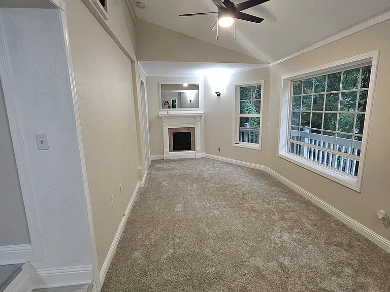 27 Avenue Ln #B — Photo 1