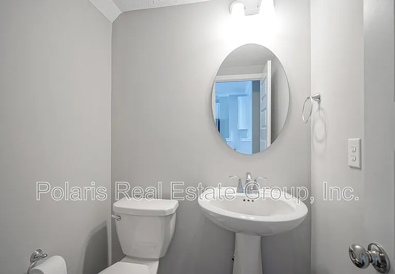 673 Golborne St — Photo 20