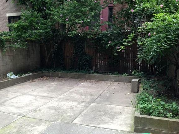 5th image of 7 W 75th St