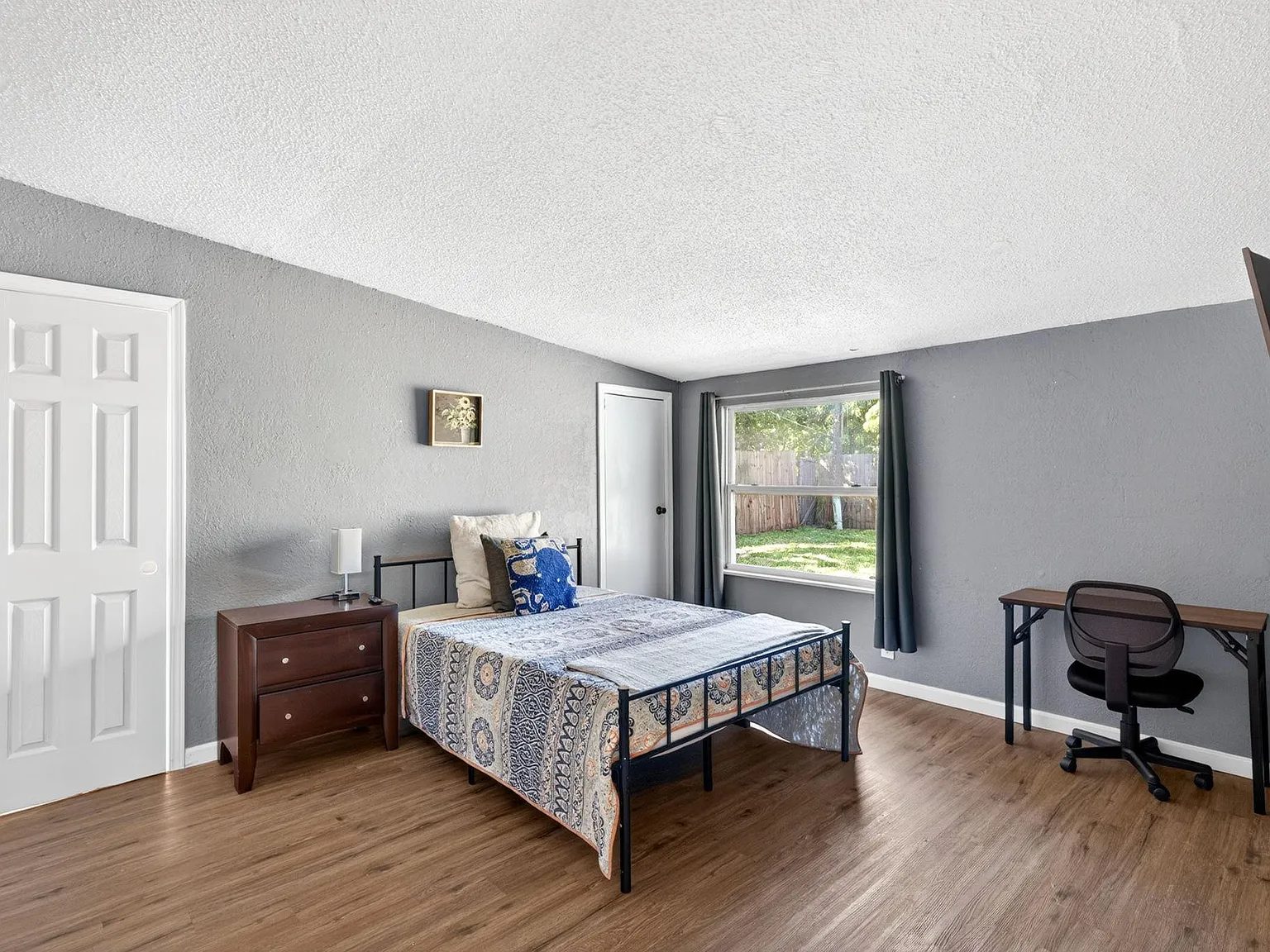 4 bed, 2.0 bath, 1600 sqft, $888 — Photo 1