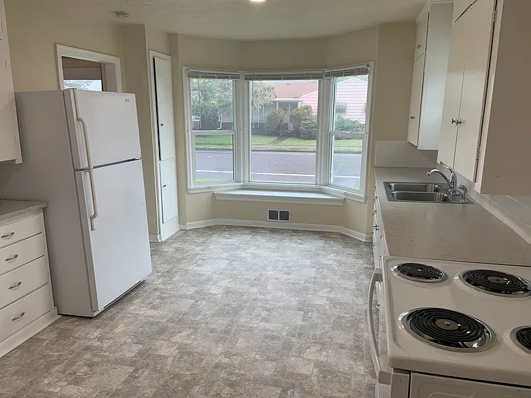 411 - 1143 NW 31st Street — Photo 8