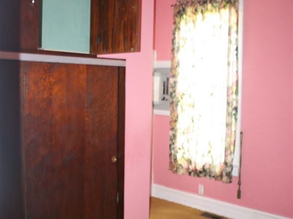 4th image of 106 N Columbia St