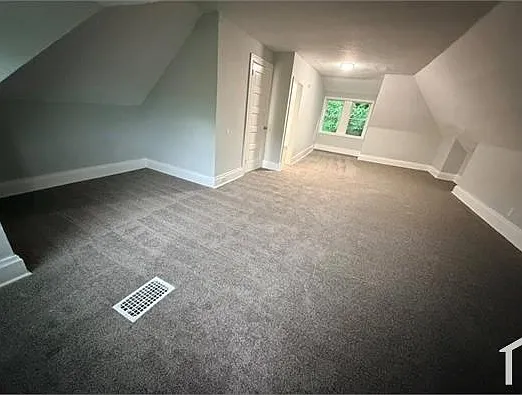 1052 Blackadore St — Photo 11