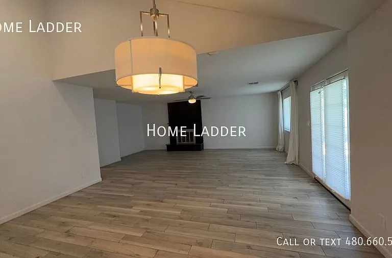 4362 E Ludlow Dr — Photo 6