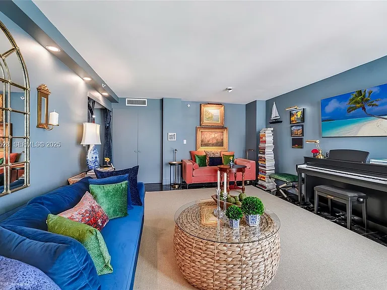 2555 Collins Ave #Penthouse 114 — Photo 4