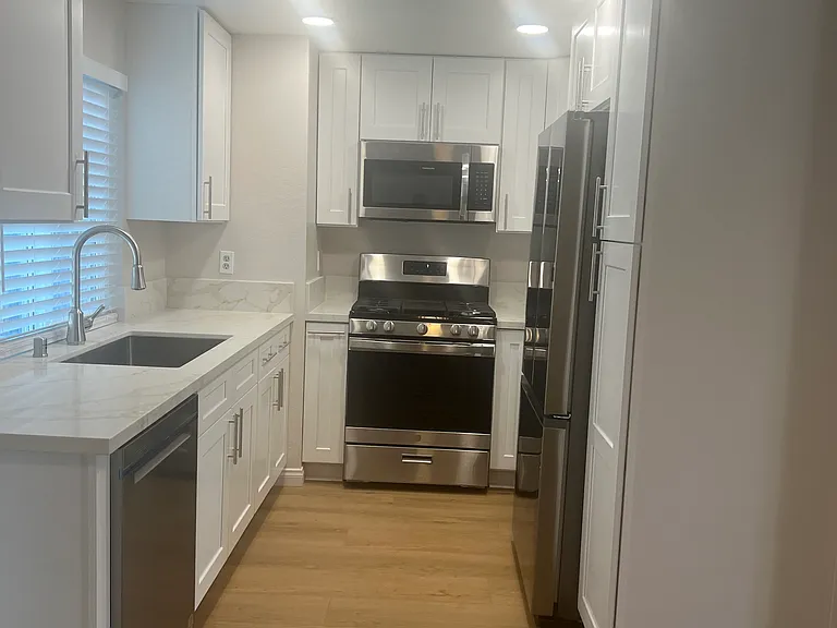 1465 E Lexington Ave #15B — Photo 7