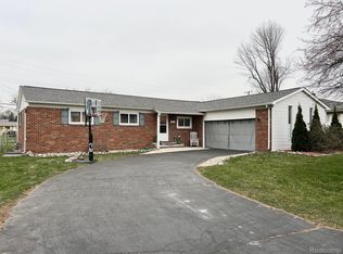 7699 Powers Ct, Shelby Township, MI 48317
