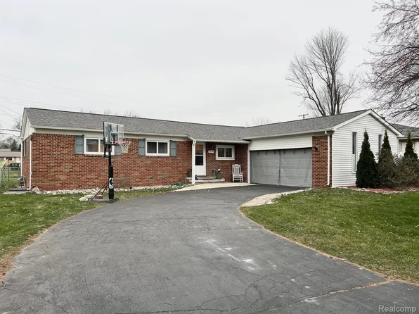 7699 Powers Ct, Shelby Township, MI 48317