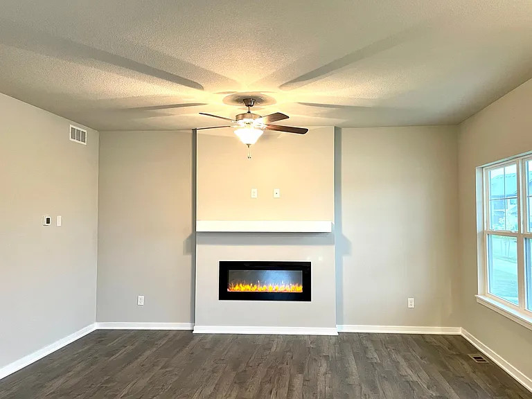 2428 SW Plaza Pkwy — Photo 3