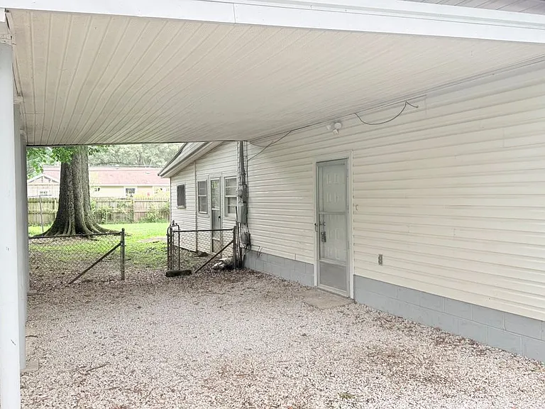 1002 Evins St — Photo 32