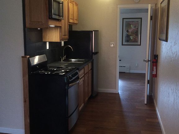 Kitchen toward Bedroom